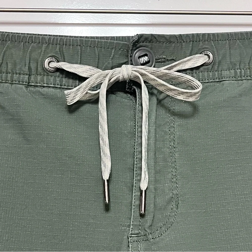 Vuori Mens Ripstop Pant SZ L Outdoor Gorpcore Oregano Army Green Hiking Climbing - Picture 3 of 16